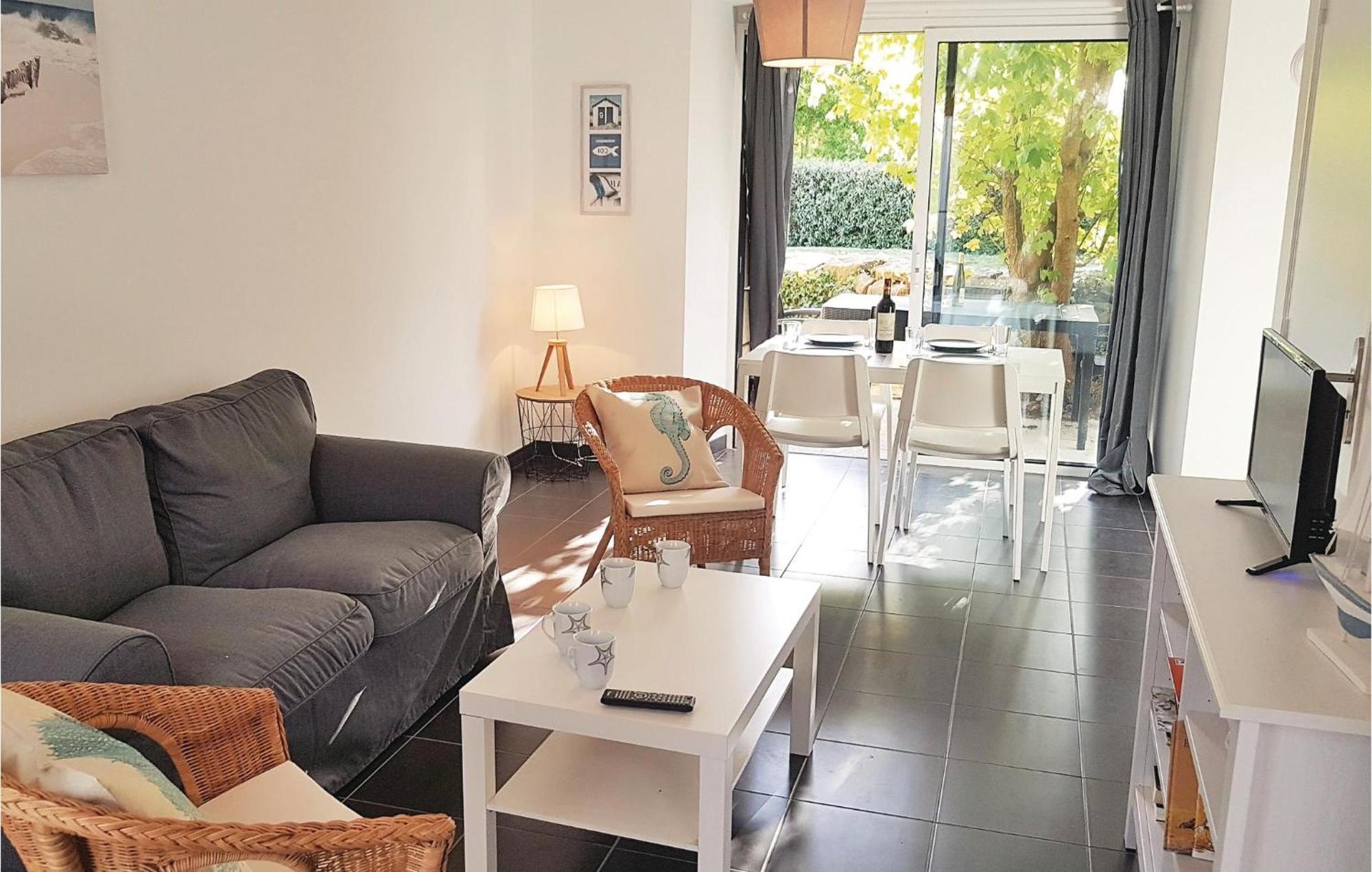 Beautiful Home In Erdeven With Kitchenette Εξωτερικό φωτογραφία