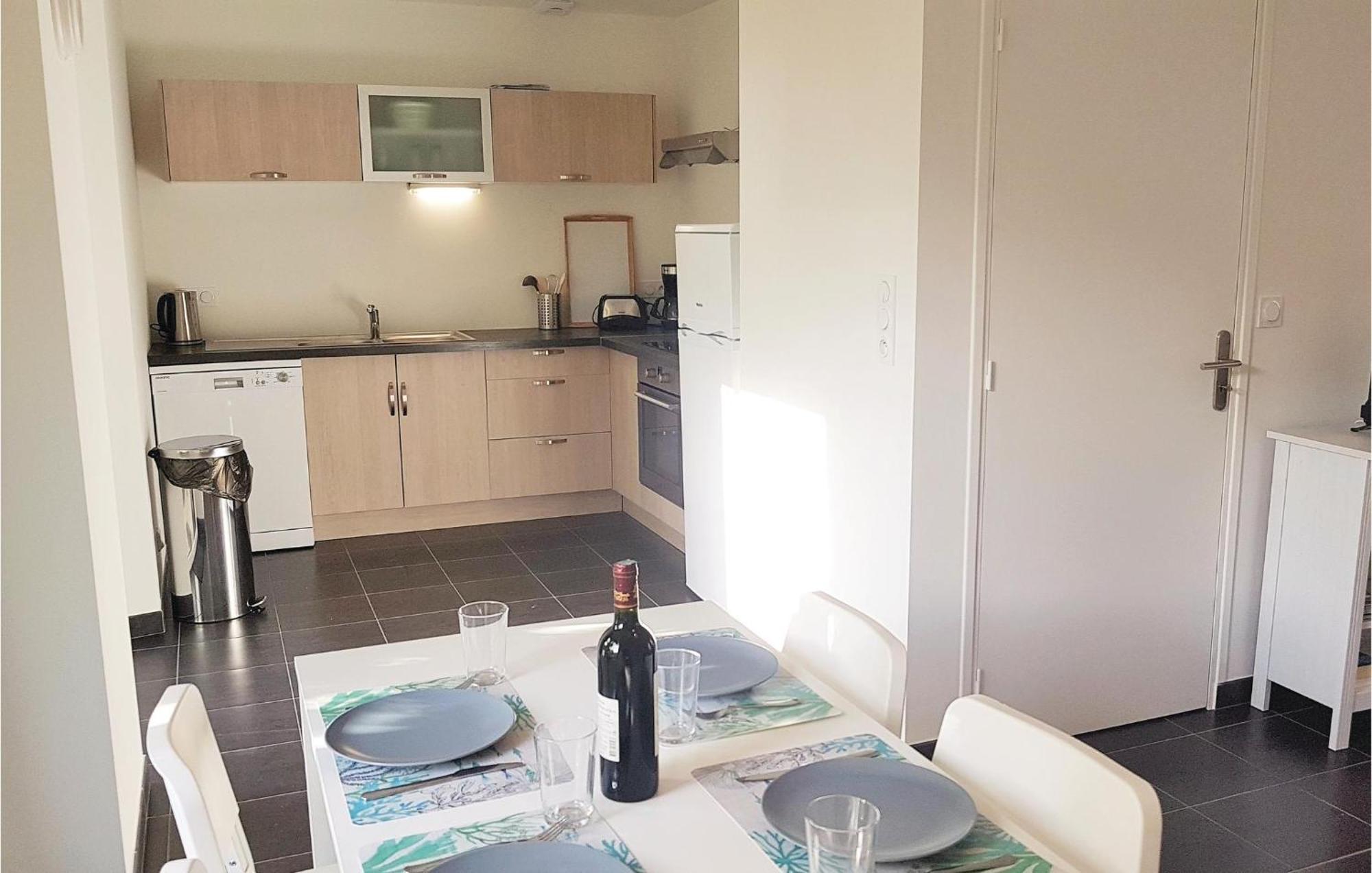 Beautiful Home In Erdeven With Kitchenette Εξωτερικό φωτογραφία