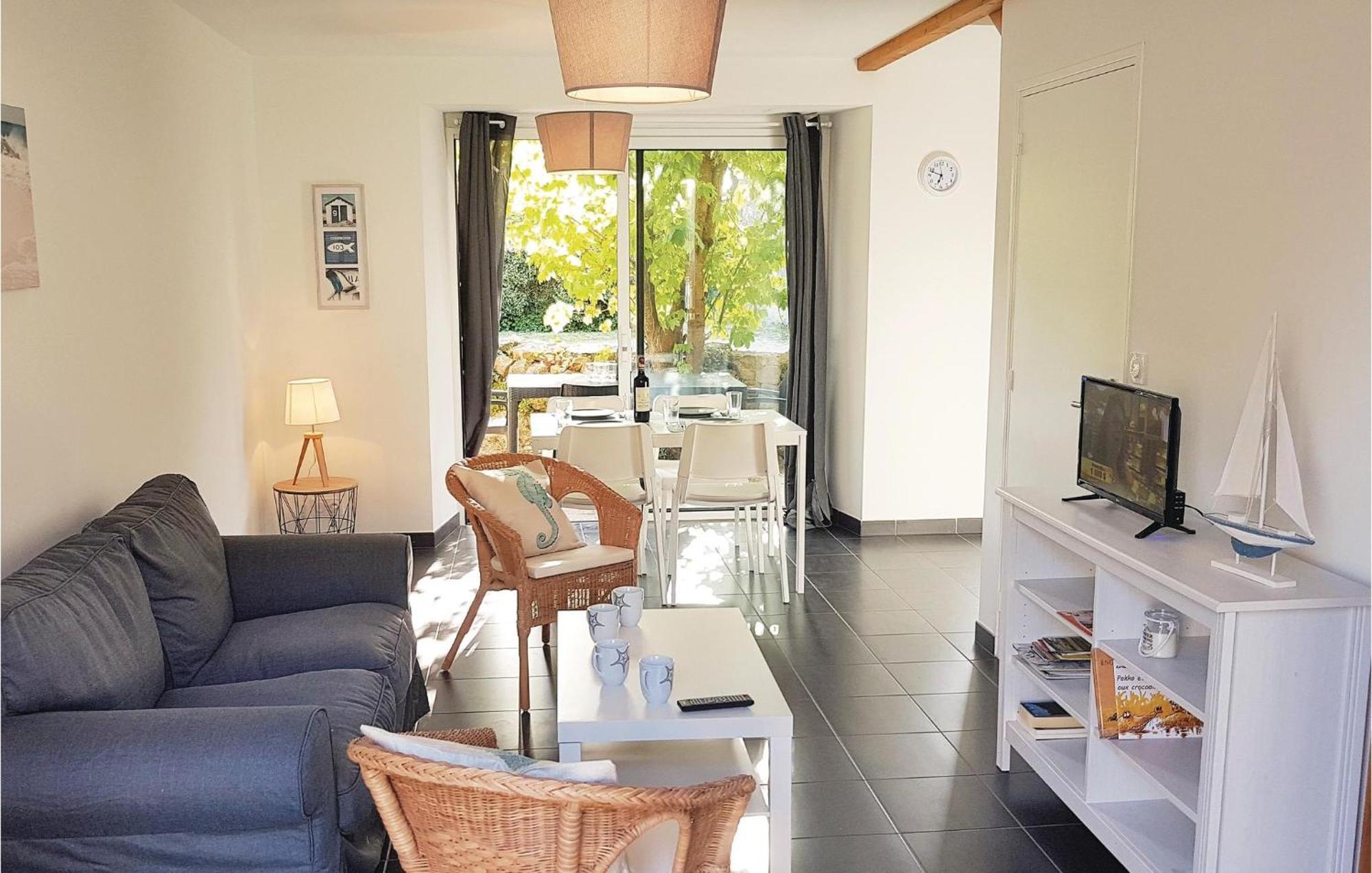 Beautiful Home In Erdeven With Kitchenette Εξωτερικό φωτογραφία